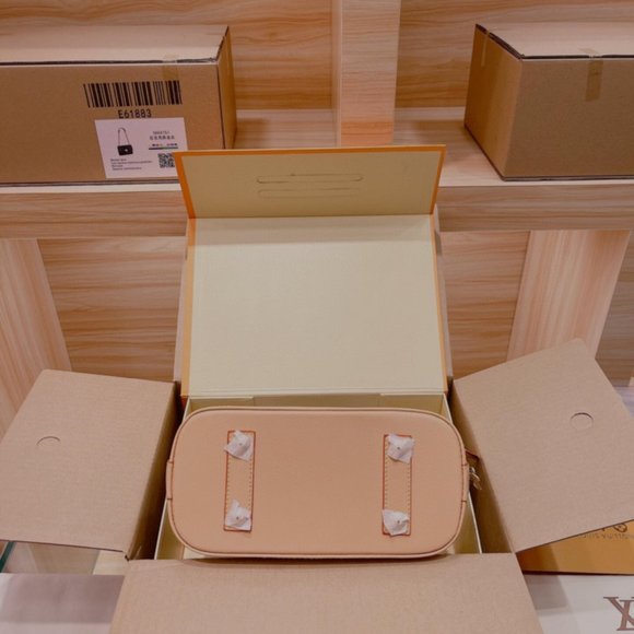 ✨🎉Absolute luxury💕Small Leather💖 - Picture 4 of 7